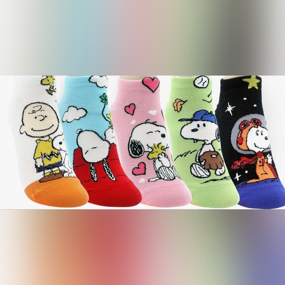 🥜Snoopy Character Socks Bundle of 4! - Picture 3 of 8